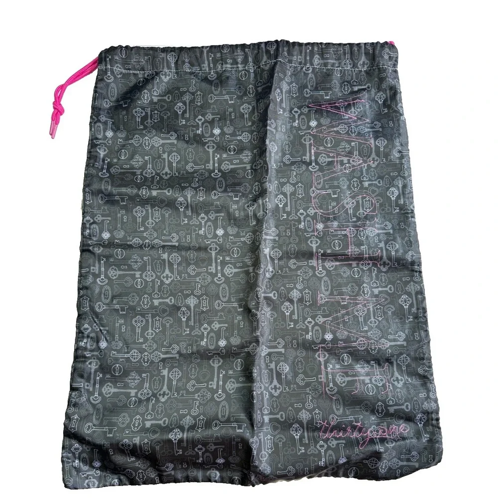 Thirty-One 31 Black White XL Drawstring Keys Laundry Tote Bag Hamper 